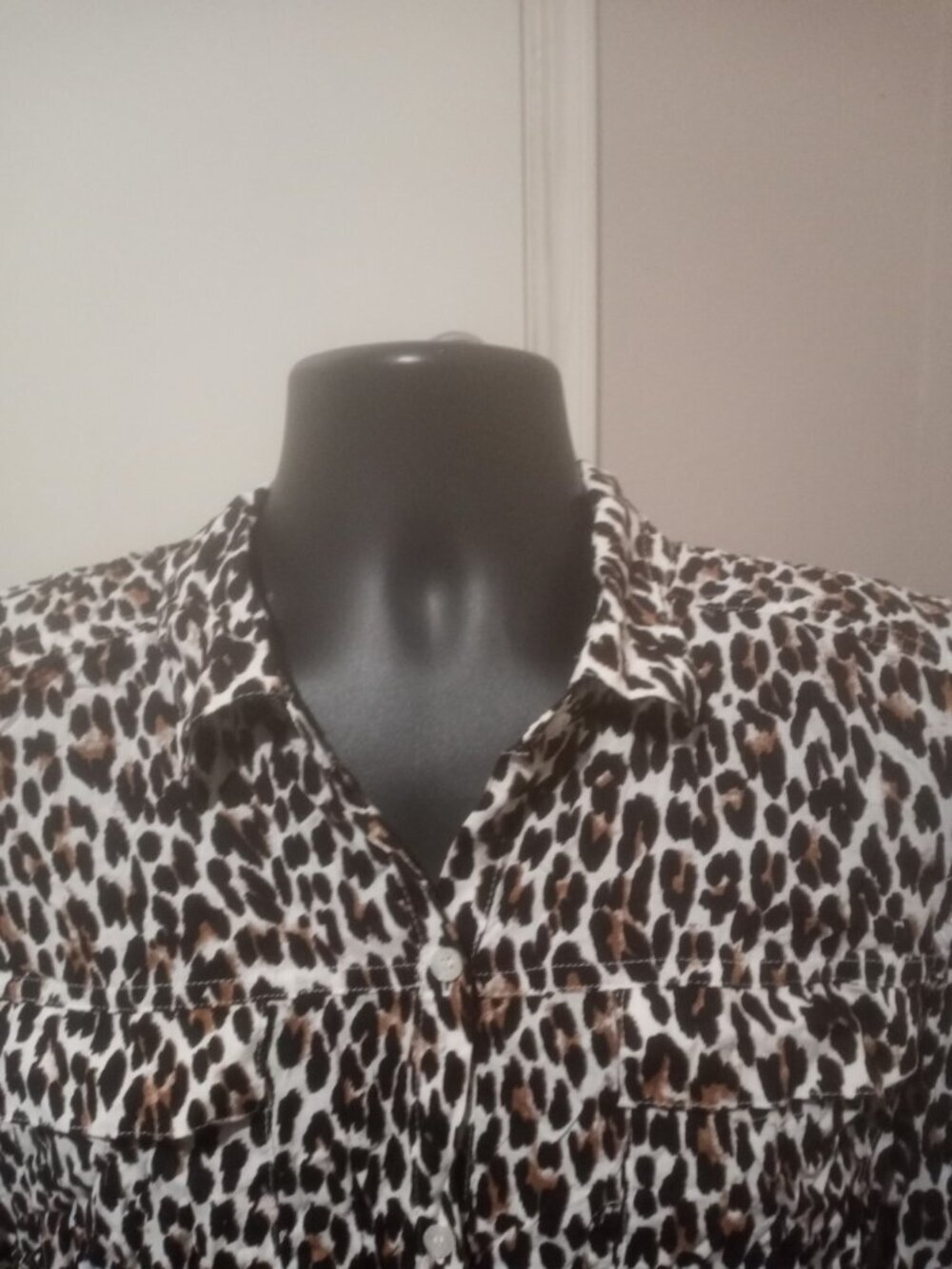 New A.N.A Neutral Animal Women's Blouse Size XL Leopard Print Button shirt - Picture 4 of 13